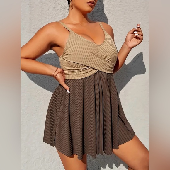 Gorgeous 2 Piece Swimsuit. Brown/Tan. Super Flattering & Comfortable. Size 3X. - Picture 3 of 7